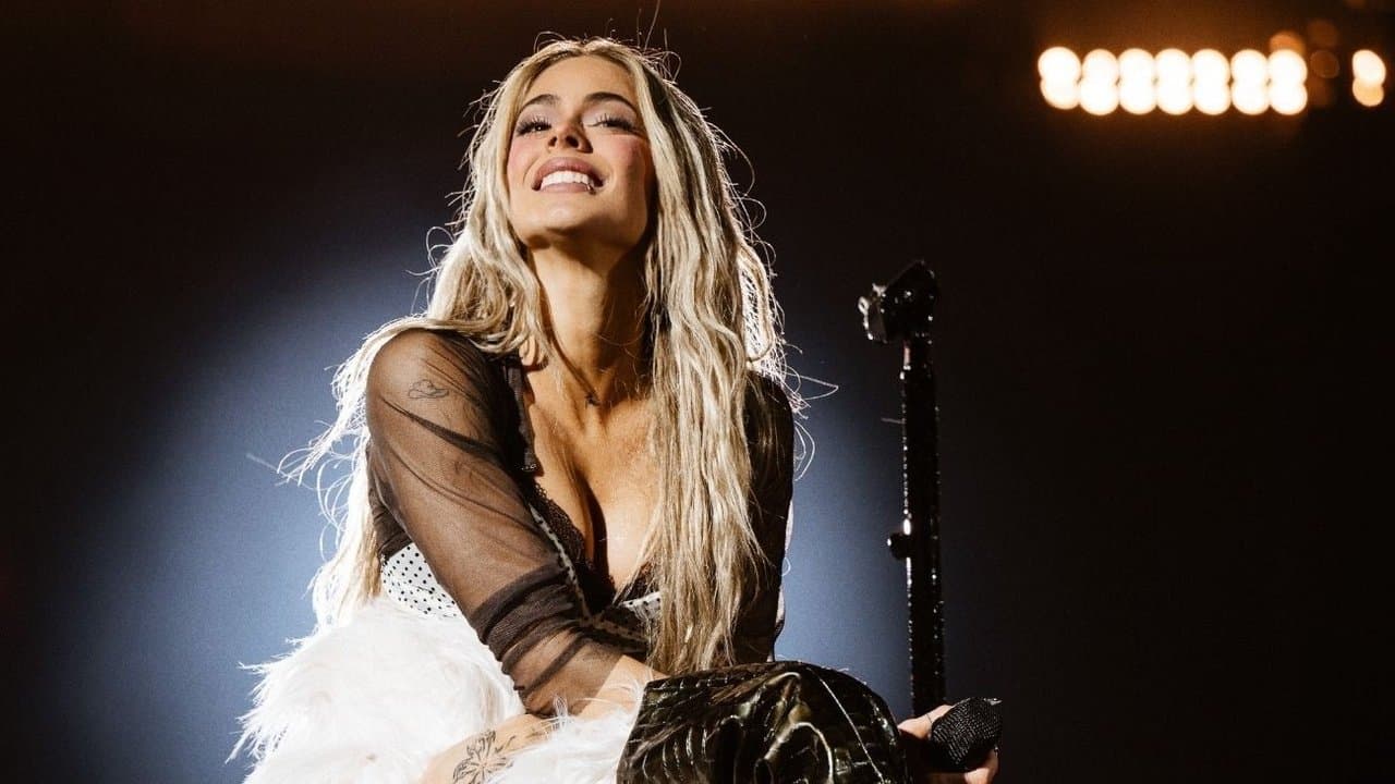 TINI: FUTTTURAの背景画像