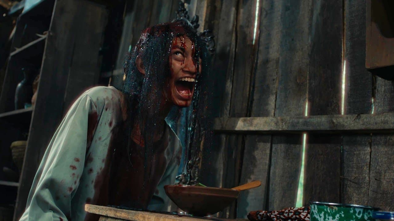 Menjelang Magrib 2: Wanita Yang di Rantaiの背景画像