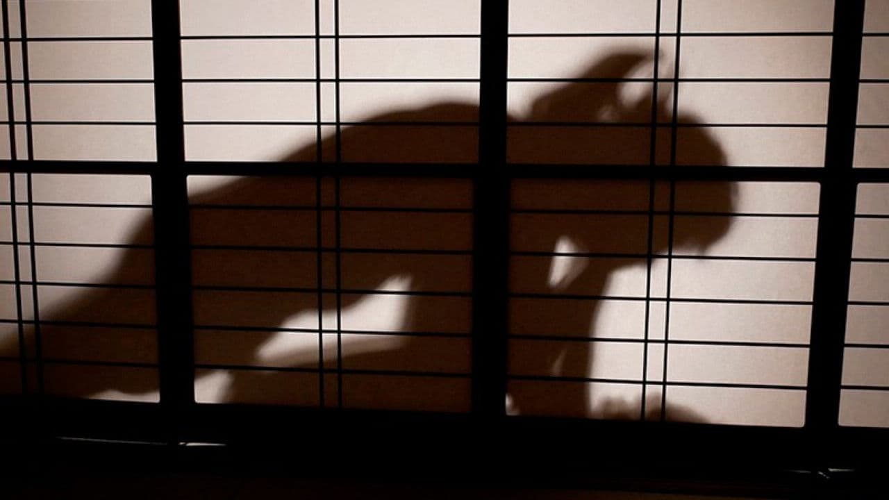 母喰い～おっとりお母さんが年下ヤリチンに狙われる時～ 一色桃子の背景画像