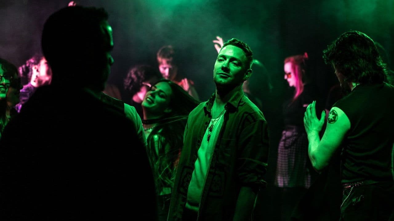 Only in Moonlightの背景画像