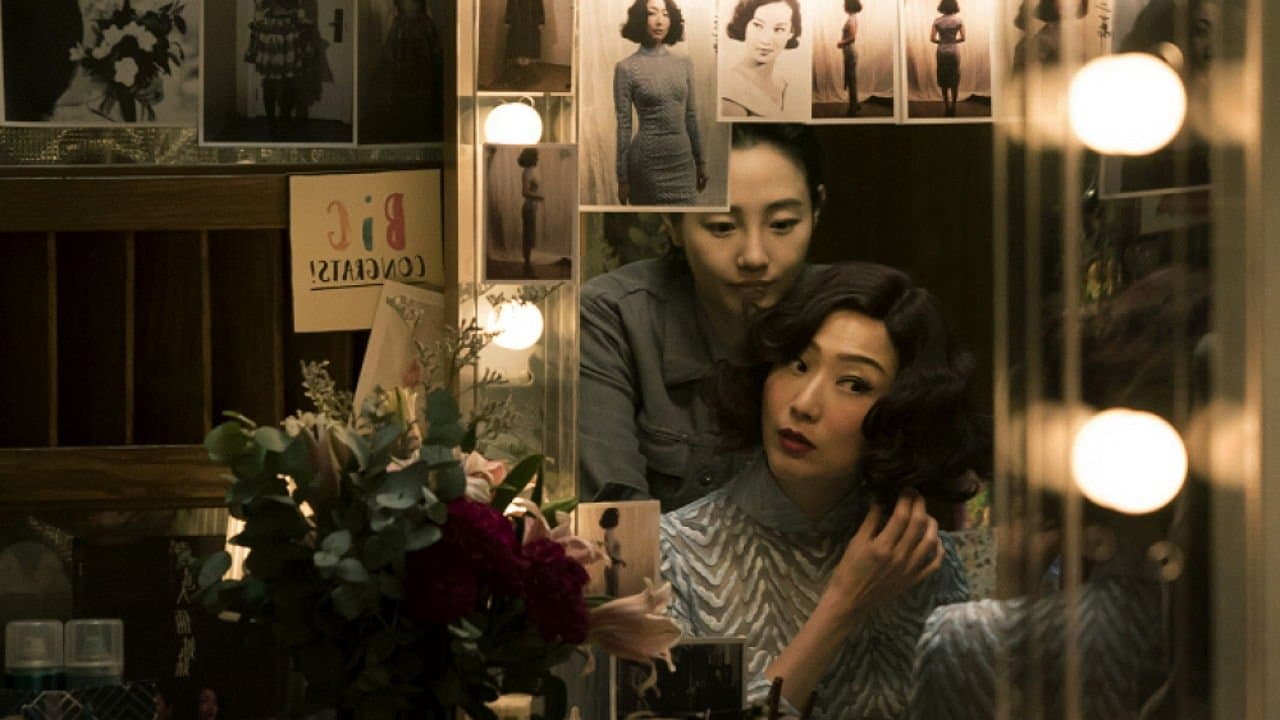 8個女人1台戲の背景画像