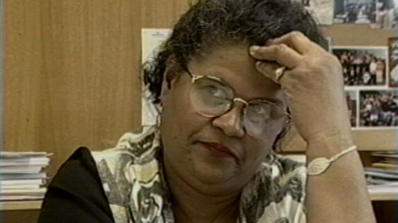 Waging Peace: A Year in the Life of Caledonia Junior Highの背景画像