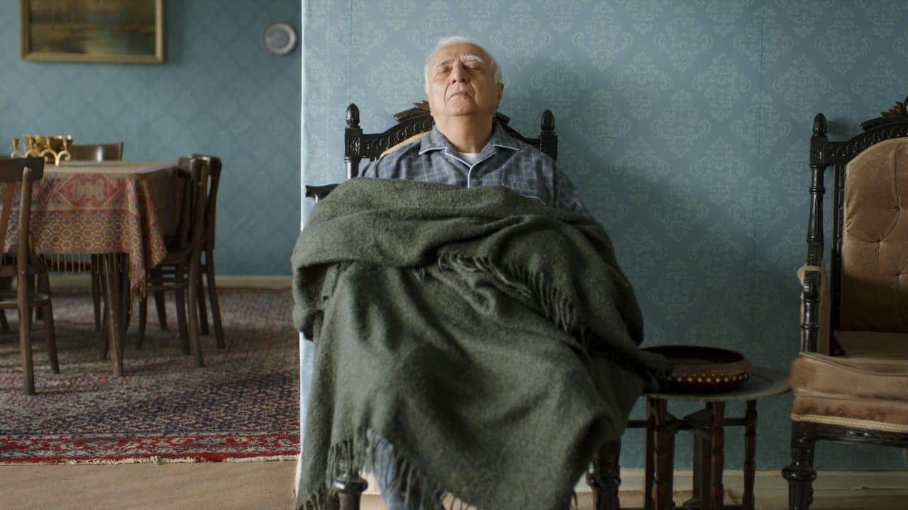 یک شهروند کاملا معمولیの背景画像