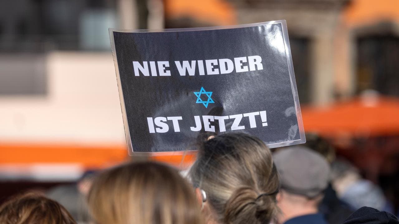 Warum Judenhass? Antisemitismus in Deutschlandの背景画像