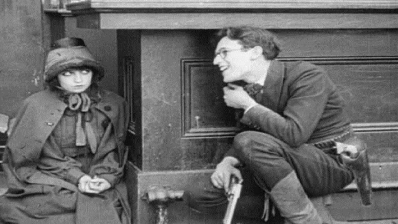 Two-Gun Gussieの背景画像