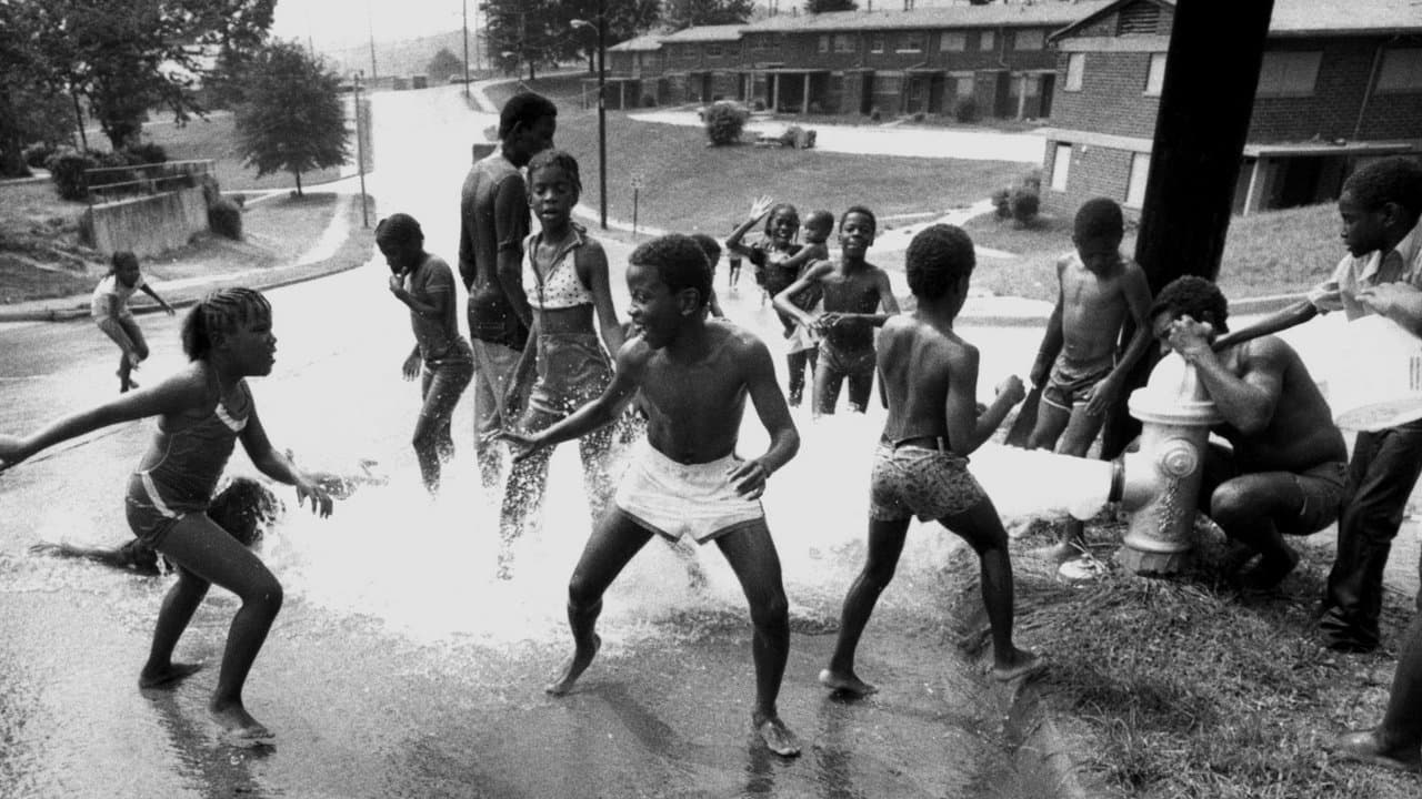 East Lake Meadows: A Public Housing Storyの背景画像