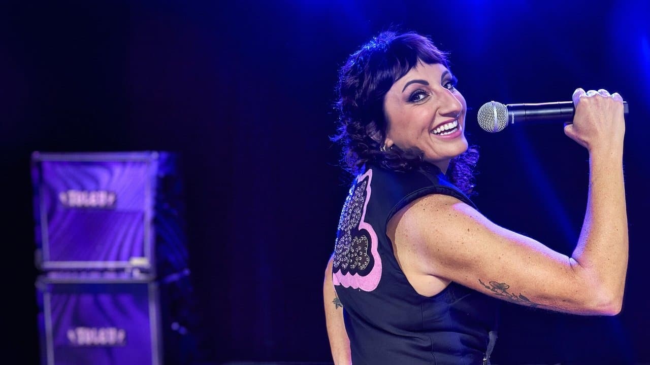 Steph Tolev: Filth Queenの背景画像