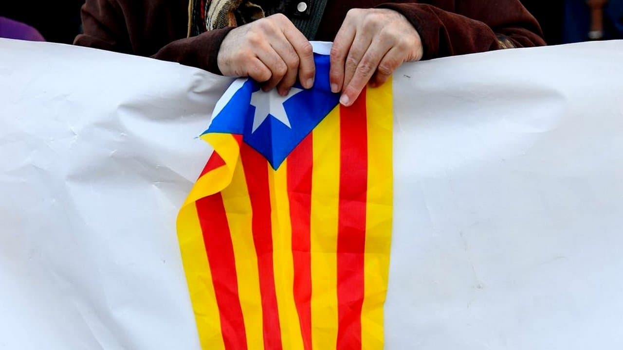 Catalogne : l'Espagne au bord de la crise de nerfsの背景画像