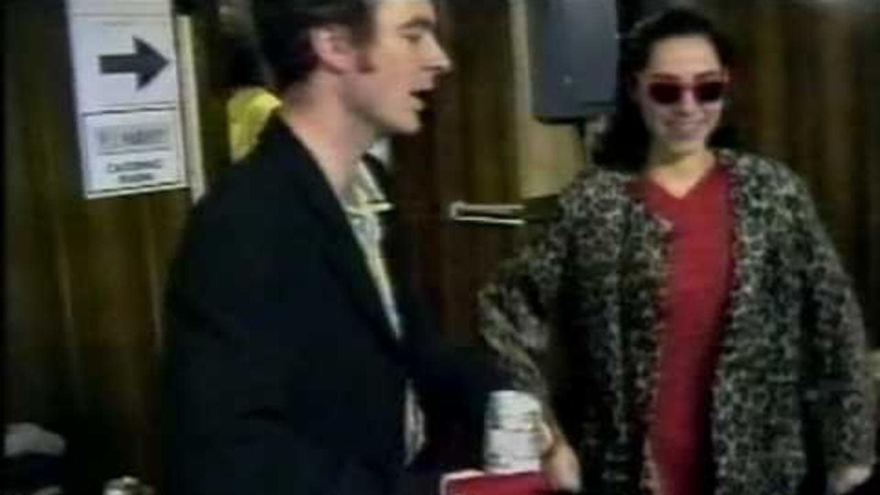 PJ Harvey: Reeling Withの背景画像