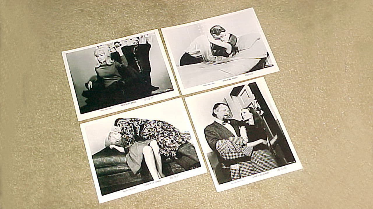 Julie Is No Angelの背景画像