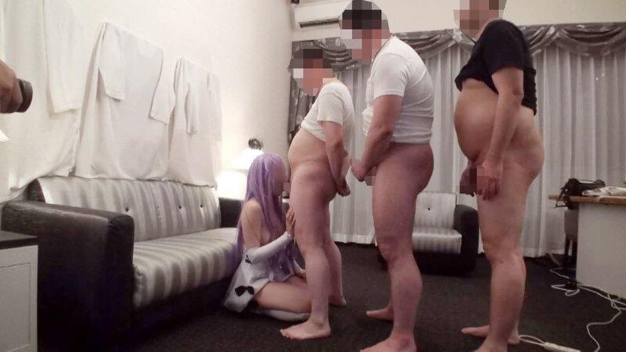 【内気人見知り美少女×Ｇカップ×ドＭ】地方レイヤー19歳【中年男全員と唾液全飲み濃厚Ｄキス＆ 喉奥イラマ行列えづき潮噴き＆ザーメン5発・・・の背景画像