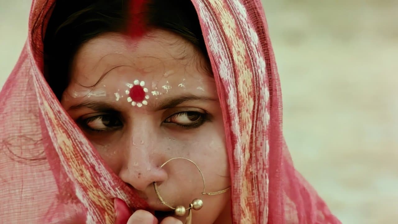 অন্তর্জলী যাত্রাの背景画像