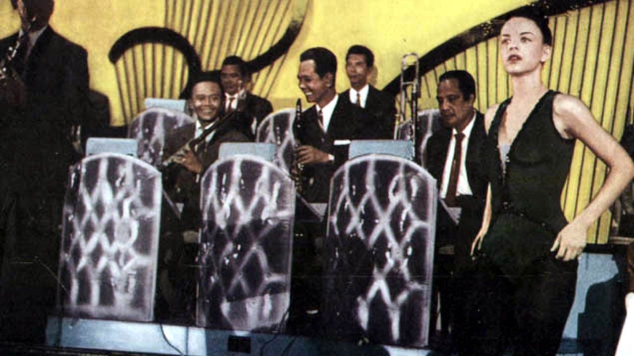 The Scavengersの背景画像