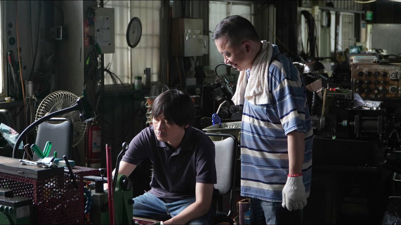 一顆螺絲掉在地上の背景画像