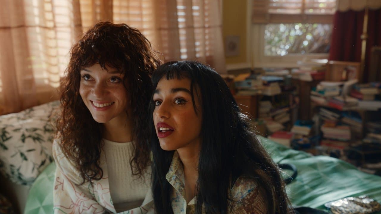 Love Me, Love Me Notの背景画像