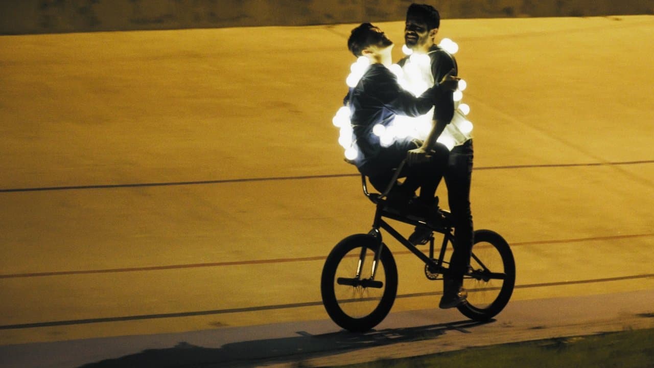 Atrás hay relámpagosの背景画像