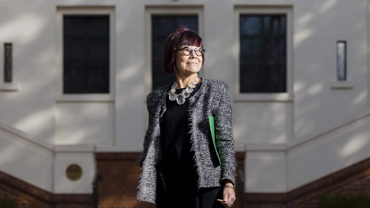 The Search for the Palace Lettersの背景画像