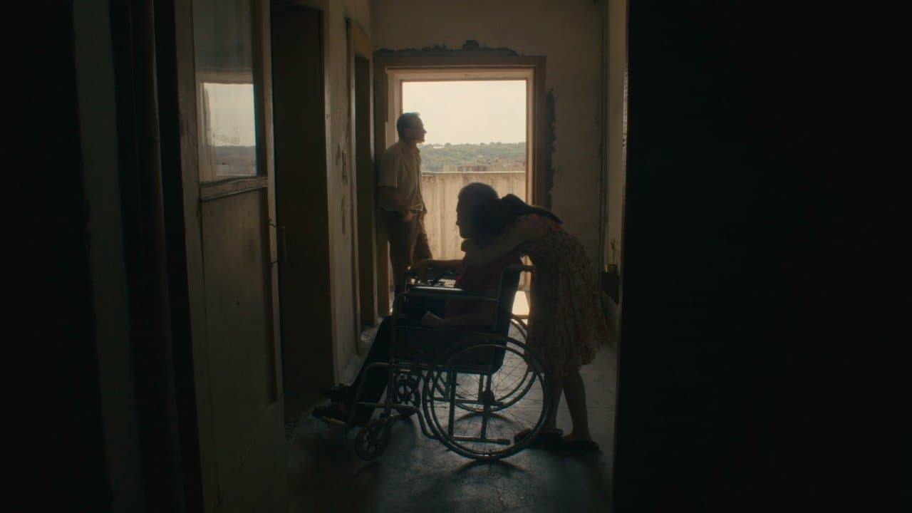 Prima ultima lunăの背景画像