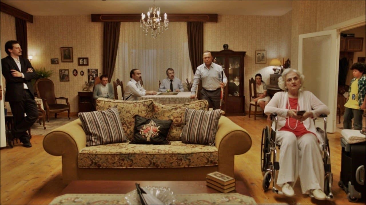 Celal Tan ve Ailesinin Aşırı Acıklı Hikayesiの背景画像