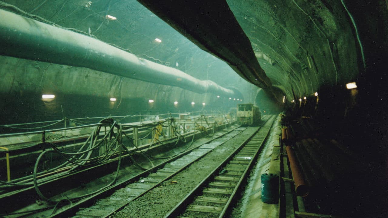 The Channel Tunnel: 25 Yearsの背景画像