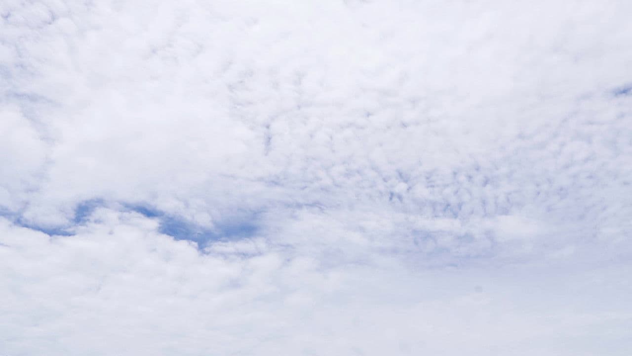 Benang Dalam Awanの背景画像