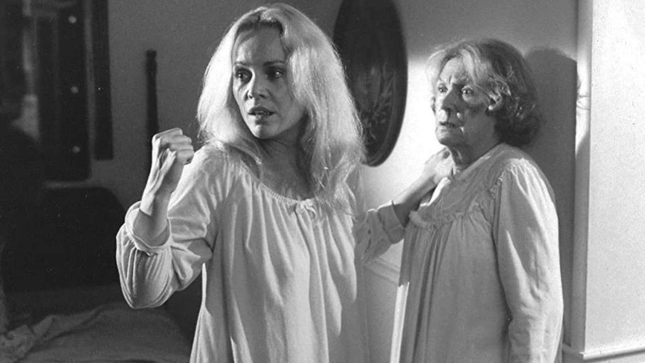 Circle of Violence: A Family Dramaの背景画像