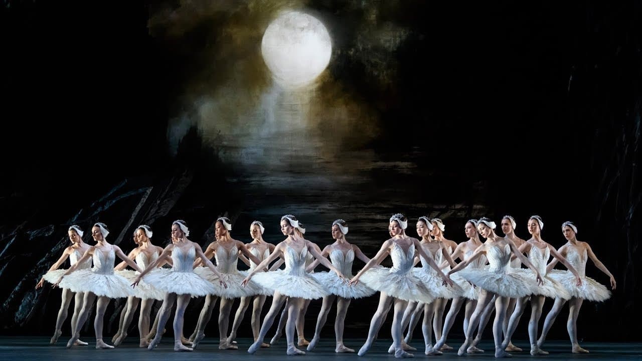 Royal Opera House: Swan Lakeの背景画像