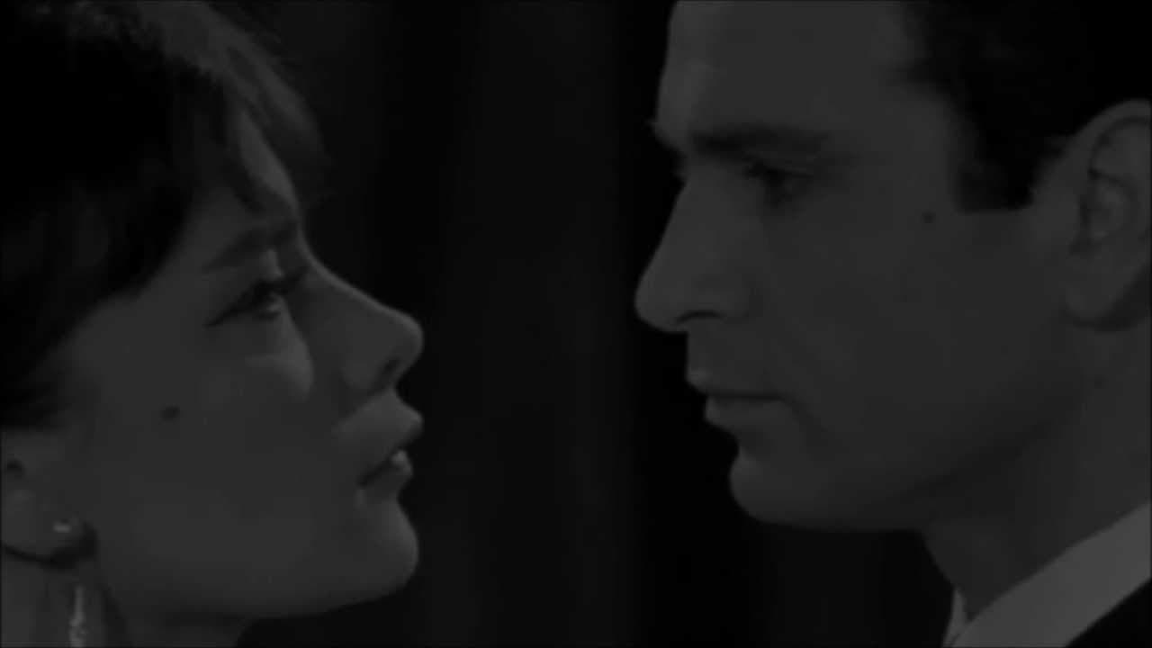 Ένας μεγάλος έρωταςの背景画像