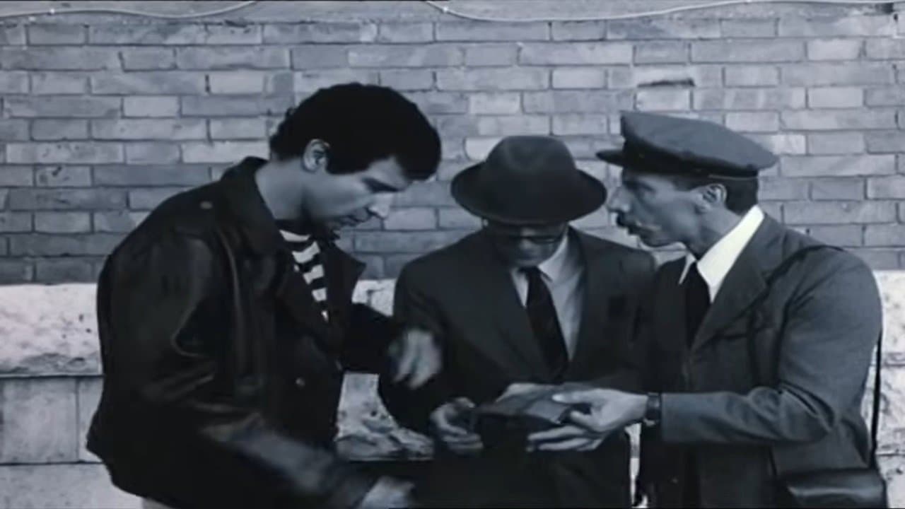 Tre uomini e una gamba: Biglietto Amaroの背景画像