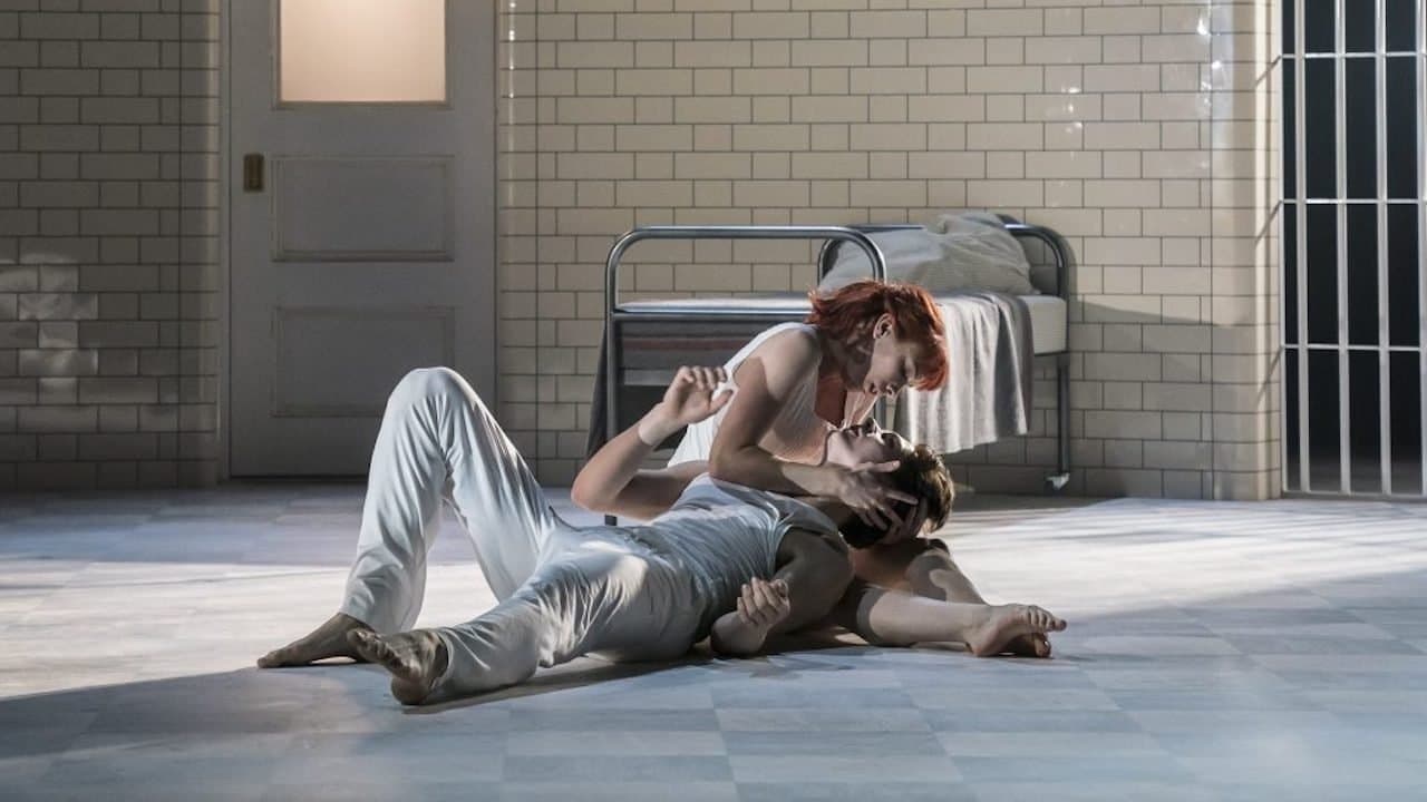Matthew Bourne's Romeo + Julietの背景画像