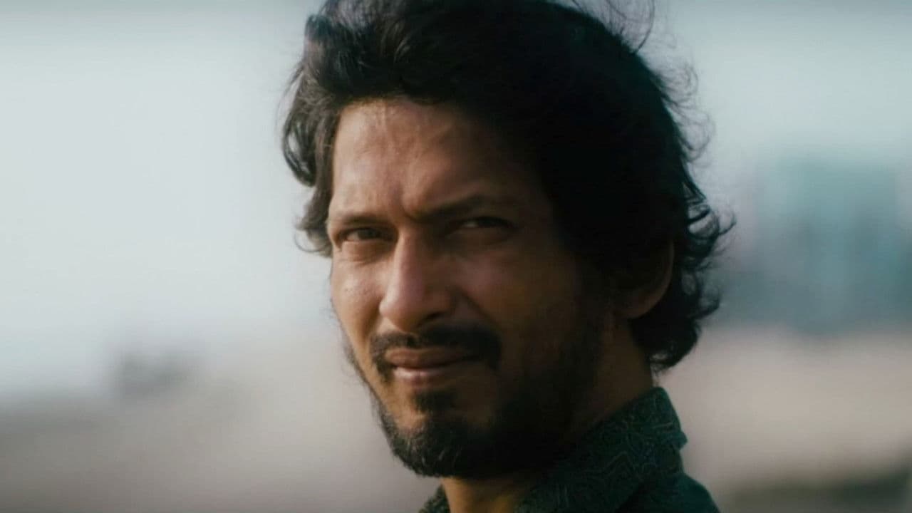 আধখানা ভালো ছেলে আধা মস্তানの背景画像