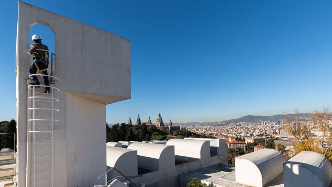 Traçat per la llum. Sert/Miróの背景画像