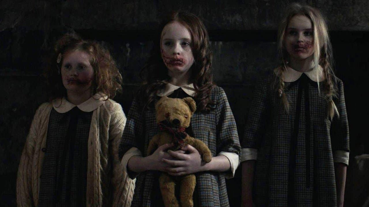 呪われた死霊館の背景画像