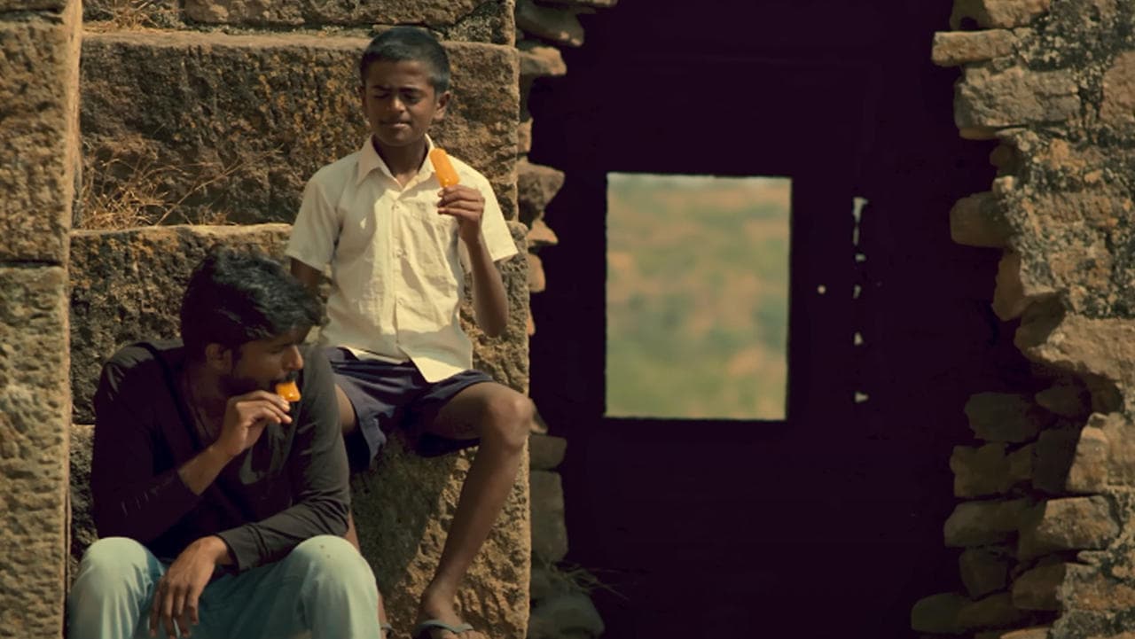 ನೋಡಿದವರು ಏನಂತರೆの背景画像