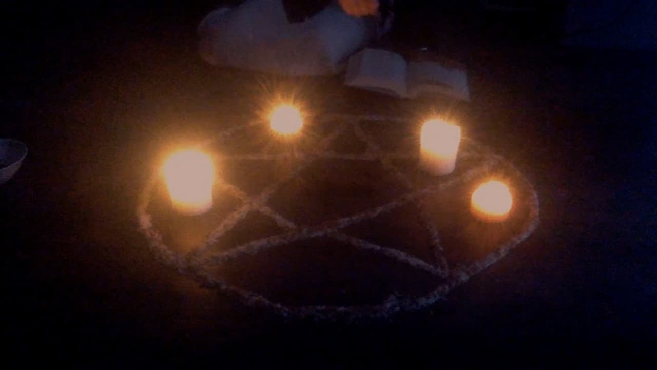 Cyber Cemeteryの背景画像