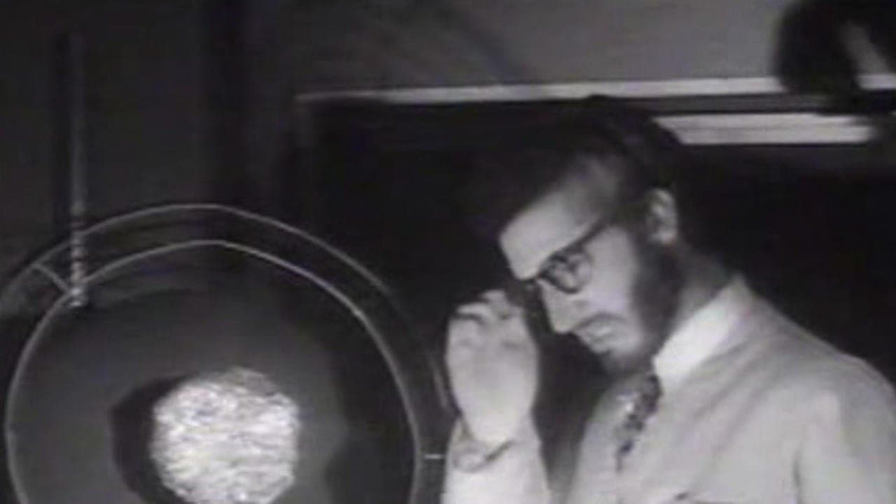 The Dead Talk Backの背景画像