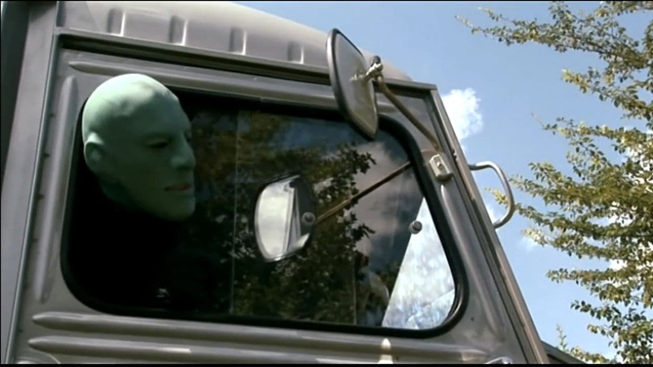 Фантомас снимает маскуの背景画像