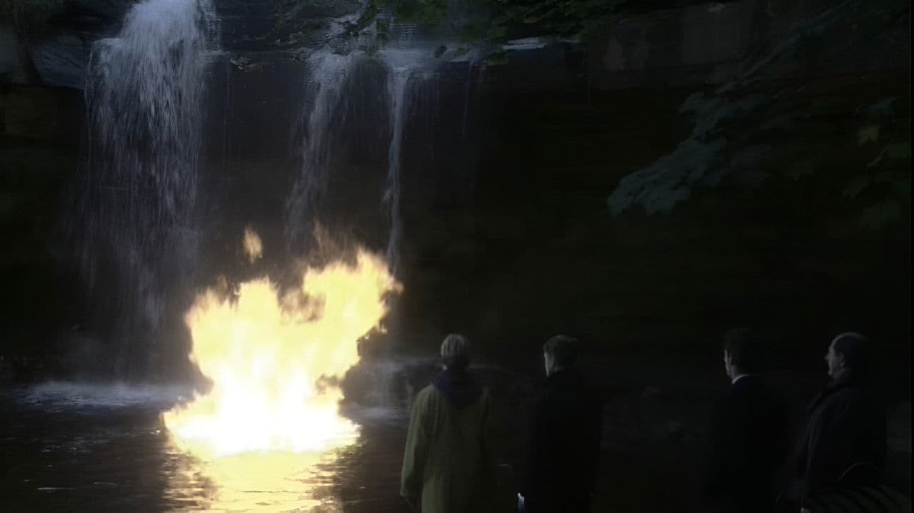 Century Fallsの背景画像