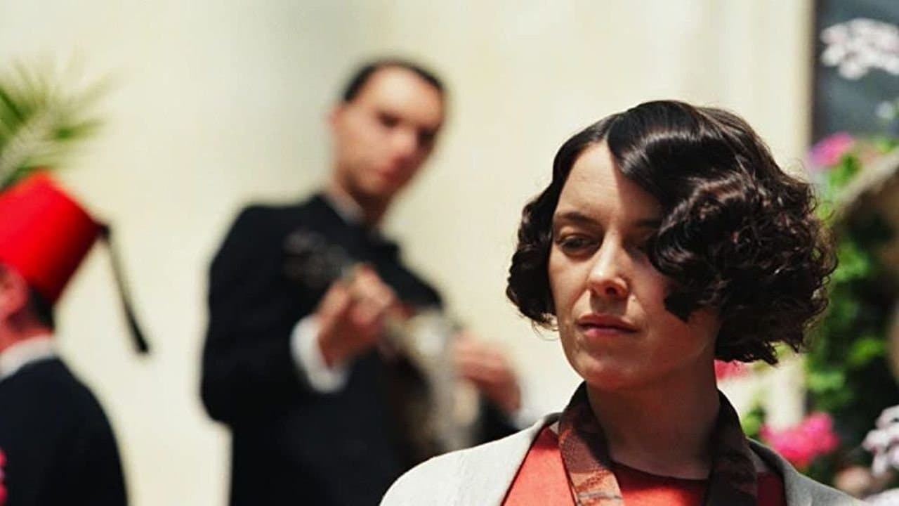 Agatha Christie: A Life in Picturesの背景画像