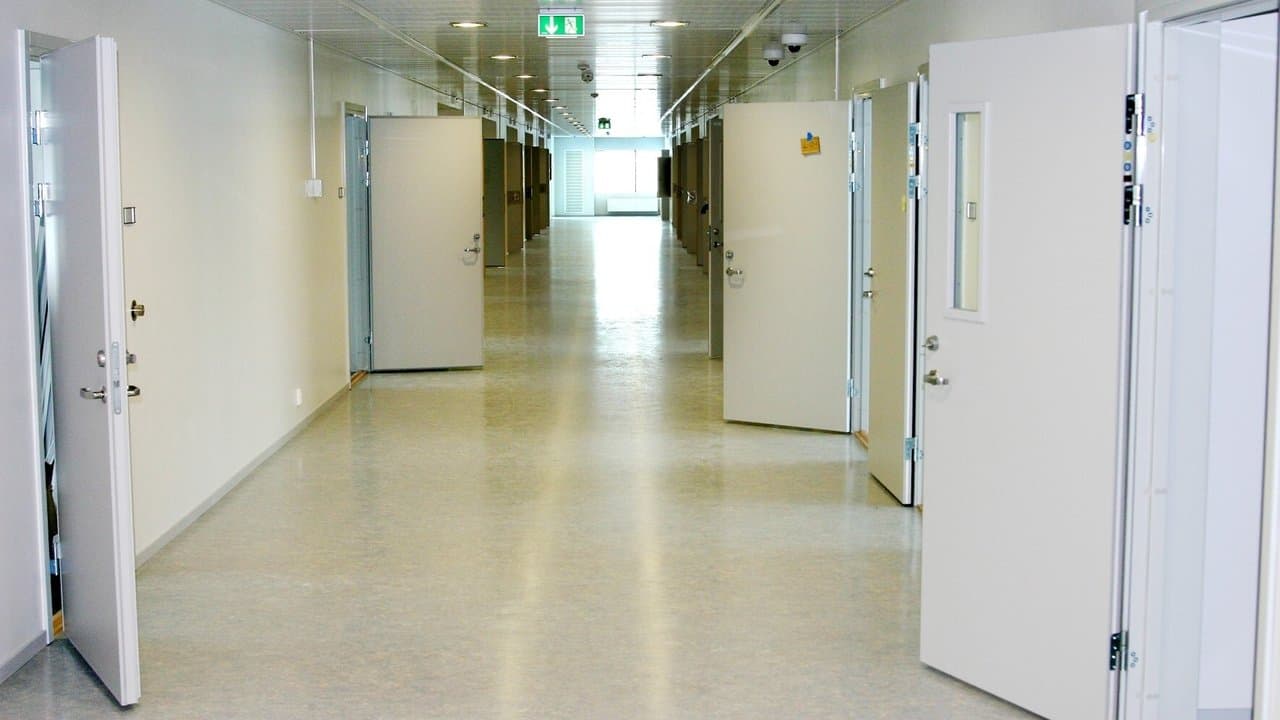 The World's Most Luxurious Prisonの背景画像