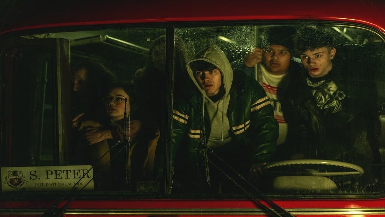 ストレンジ・ワールド 異世界への招待状の背景画像