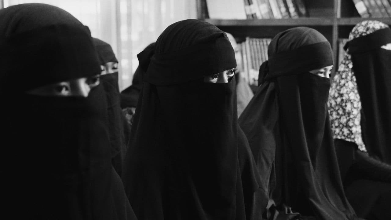 A Veiled Huntの背景画像