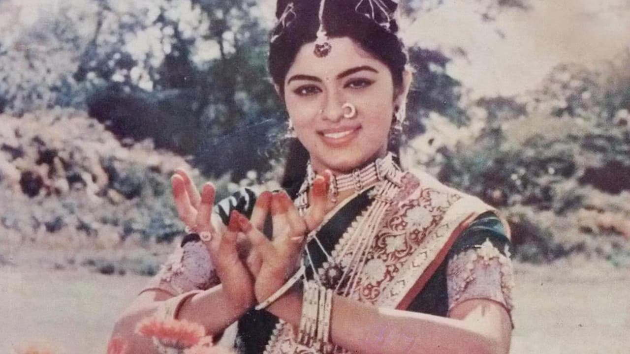 మయూరిの背景画像