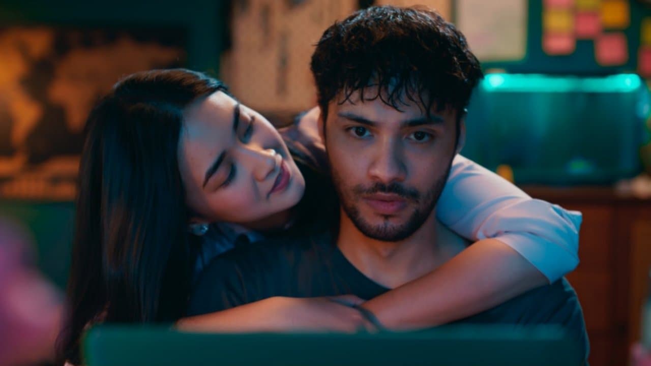 Cinta Tak Pernah Tepat Waktuの背景画像