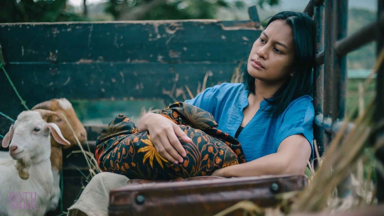 Perempuan Pembawa Sialの背景画像
