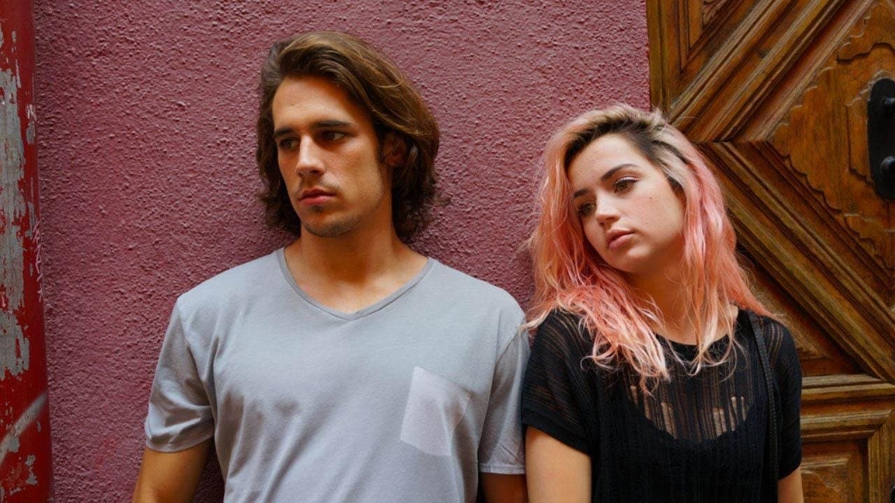 秘密のキッスの背景画像