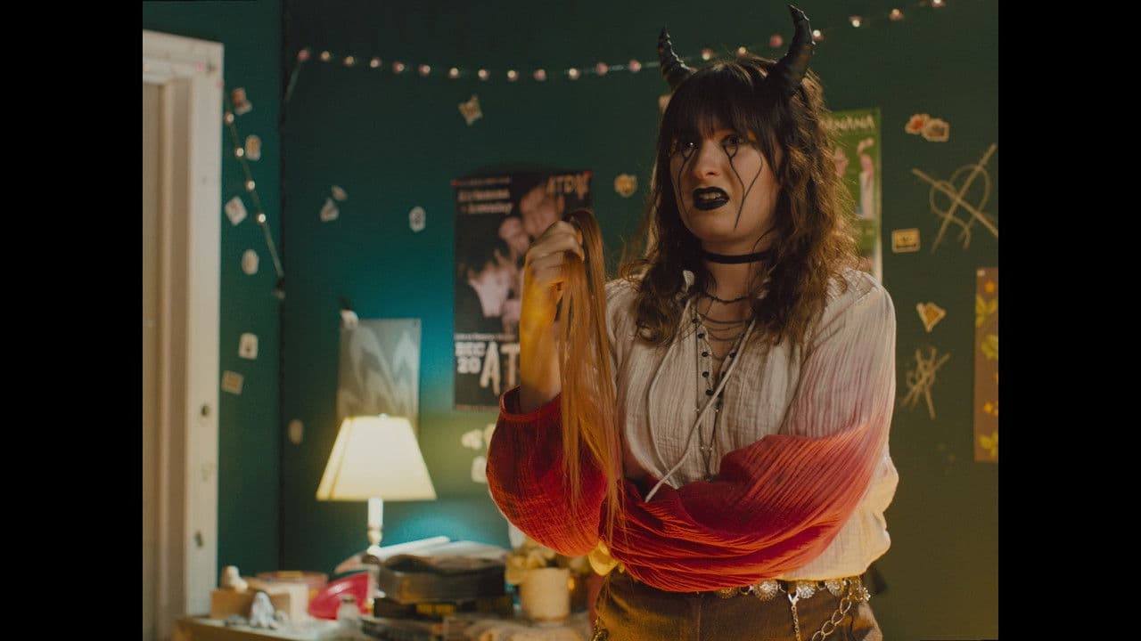 A Teenage Girl's Guide to Summon a Demonの背景画像