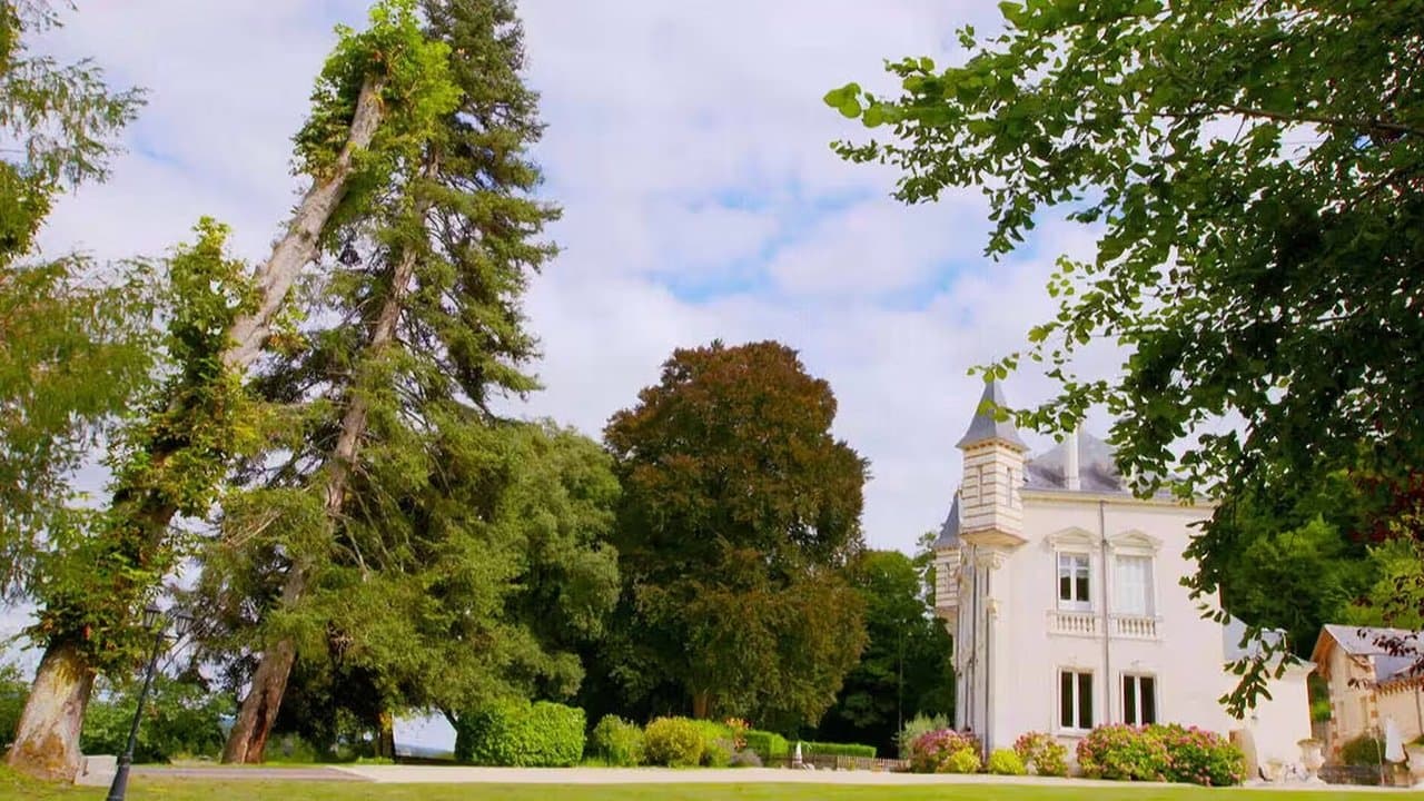 Escape to the Chateau DIYの背景画像