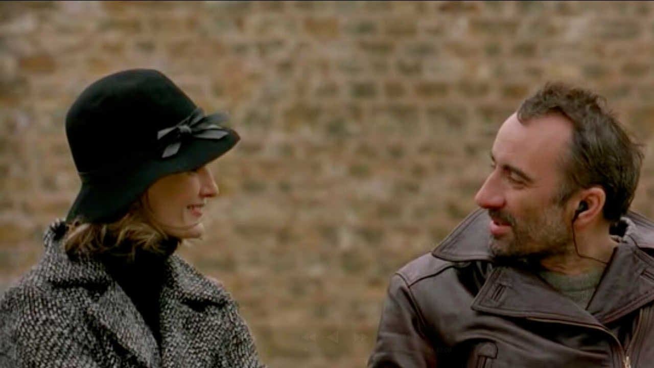 Toutes les filles sont follesの背景画像