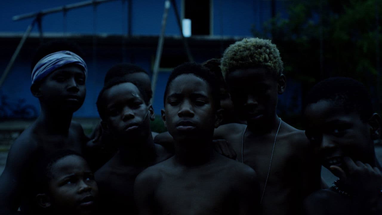 Feathersの背景画像